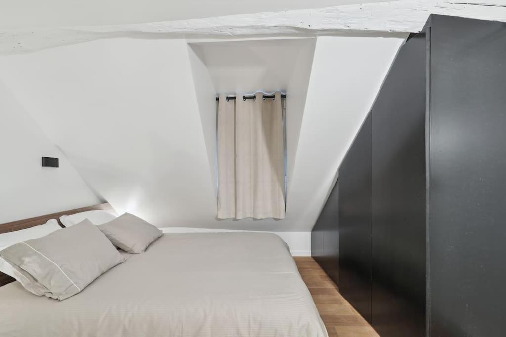 Duplex Parisien Pres Du Louvre Apartment Bagian luar foto