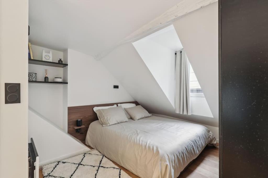 Duplex Parisien Pres Du Louvre Apartment Bagian luar foto