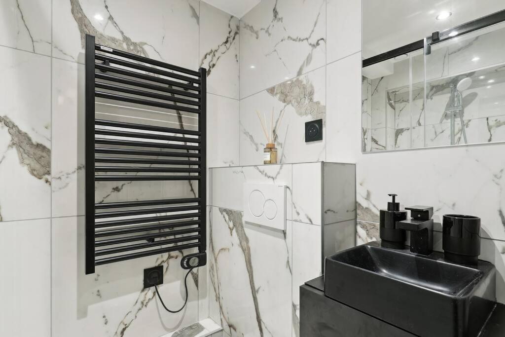 Duplex Parisien Pres Du Louvre Apartment Bagian luar foto