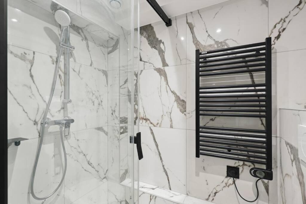 Duplex Parisien Pres Du Louvre Apartment Bagian luar foto