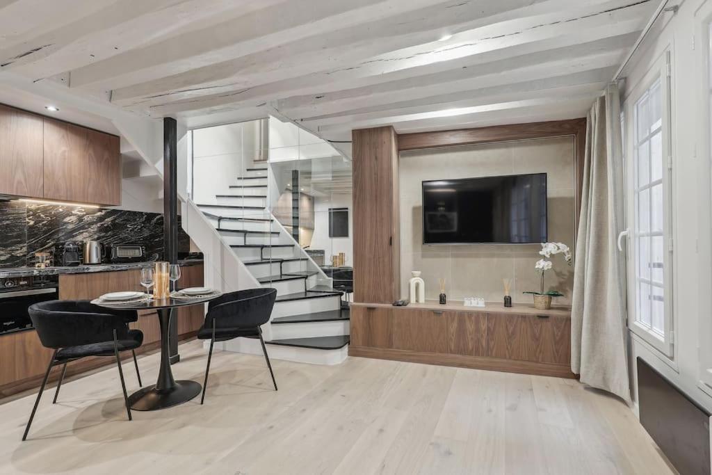 Duplex Parisien Pres Du Louvre Apartment Bagian luar foto