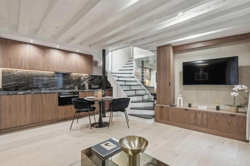 Duplex Parisien Pres Du Louvre Apartment Bagian luar foto