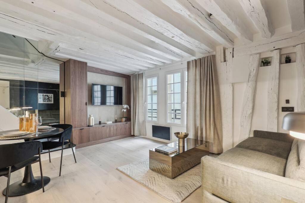 Duplex Parisien Pres Du Louvre Apartment Bagian luar foto