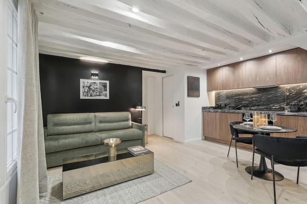 Duplex Parisien Pres Du Louvre Apartment Bagian luar foto